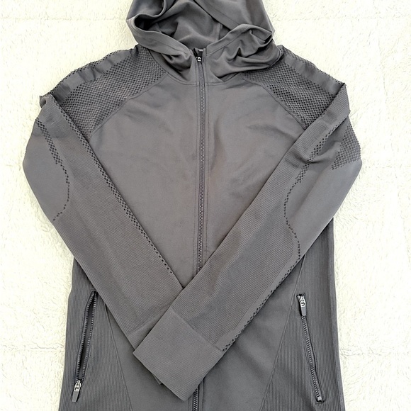 Fabletics Women's Performance Full-Zip Hoodie Jacket – Size Large🖤 - Picture 1 of 6